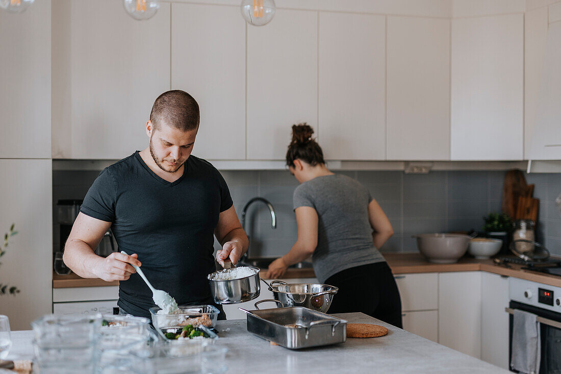 Couple doing healthy meal prep at home