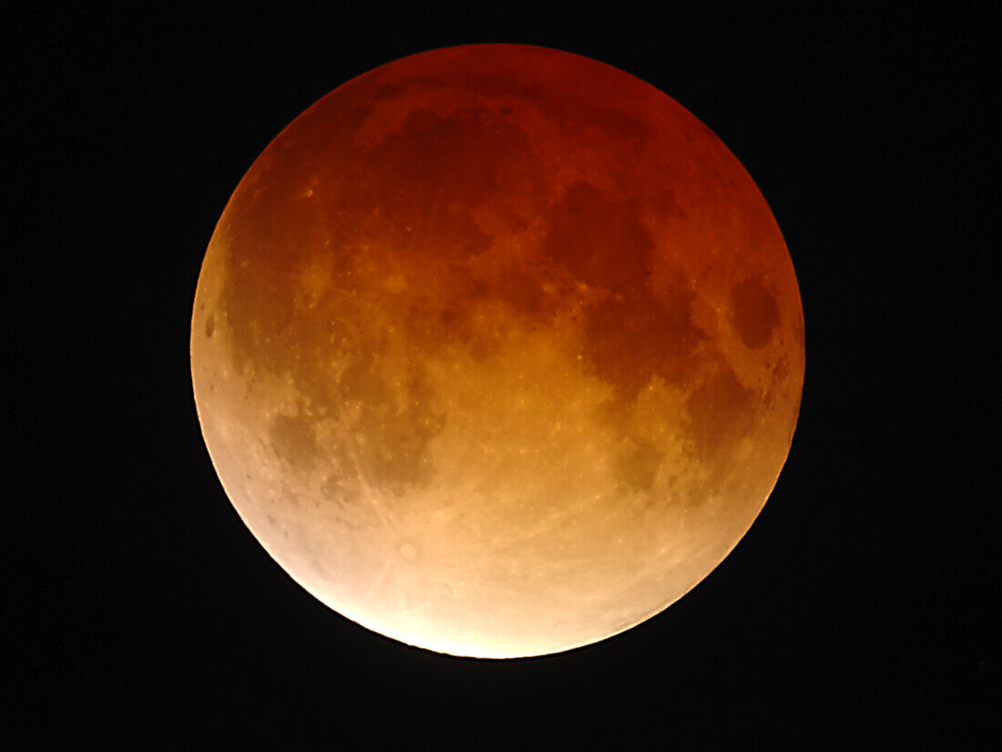 Total lunar eclipse November 8, 2003