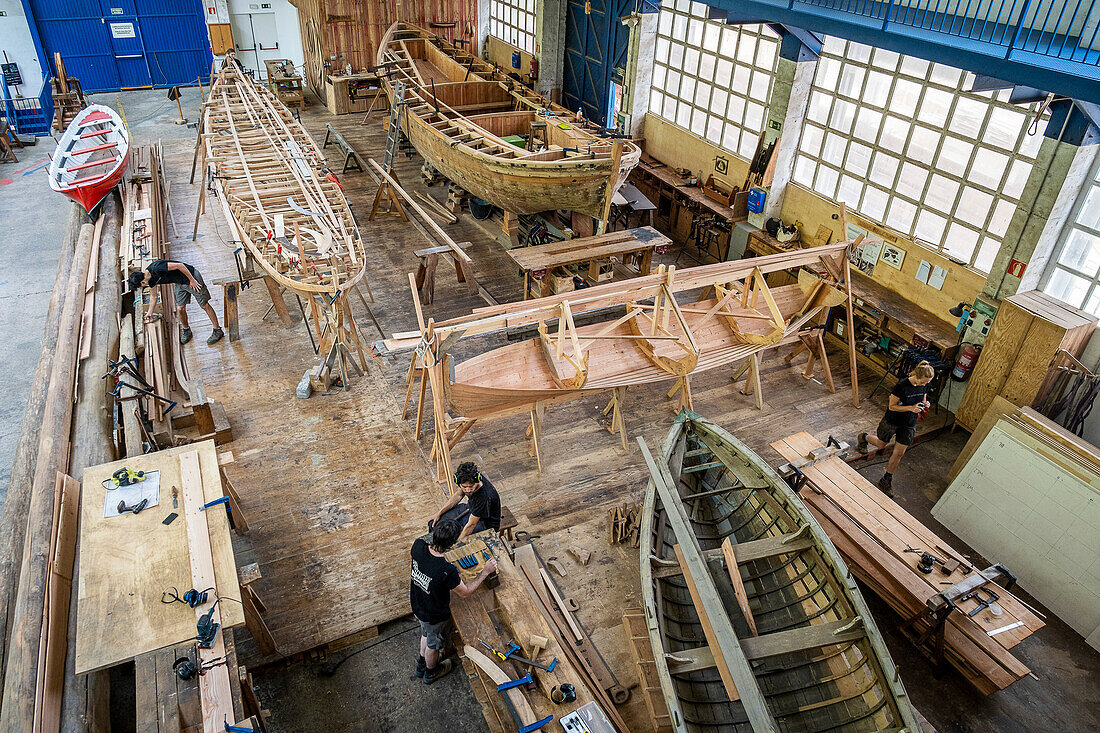 Albaola. Rekonstruktion eines historischen Walfangbootes im baskischen Hafen von Pasaia, Gipuzkoa, Spanien