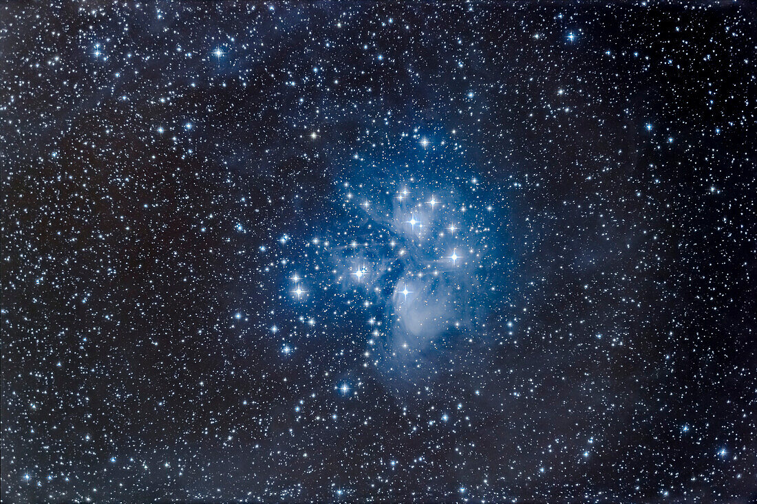 M45, der Sternhaufen der Plejaden, in einer Belichtungsreihe zum Testen von Stacking-Bildern mit HDR-Techniken.
