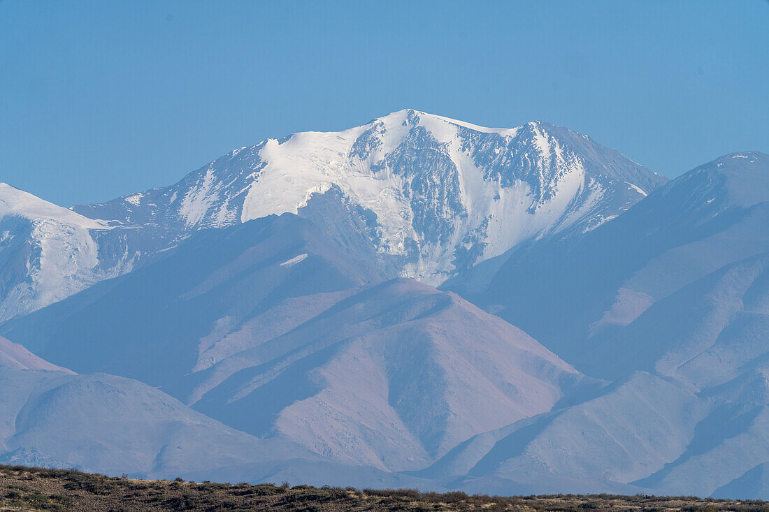Cerro El Plata in der Cordon de Plata-Kette in den Anden bei Tupungato, Provinz Mendoza, Argentinien.