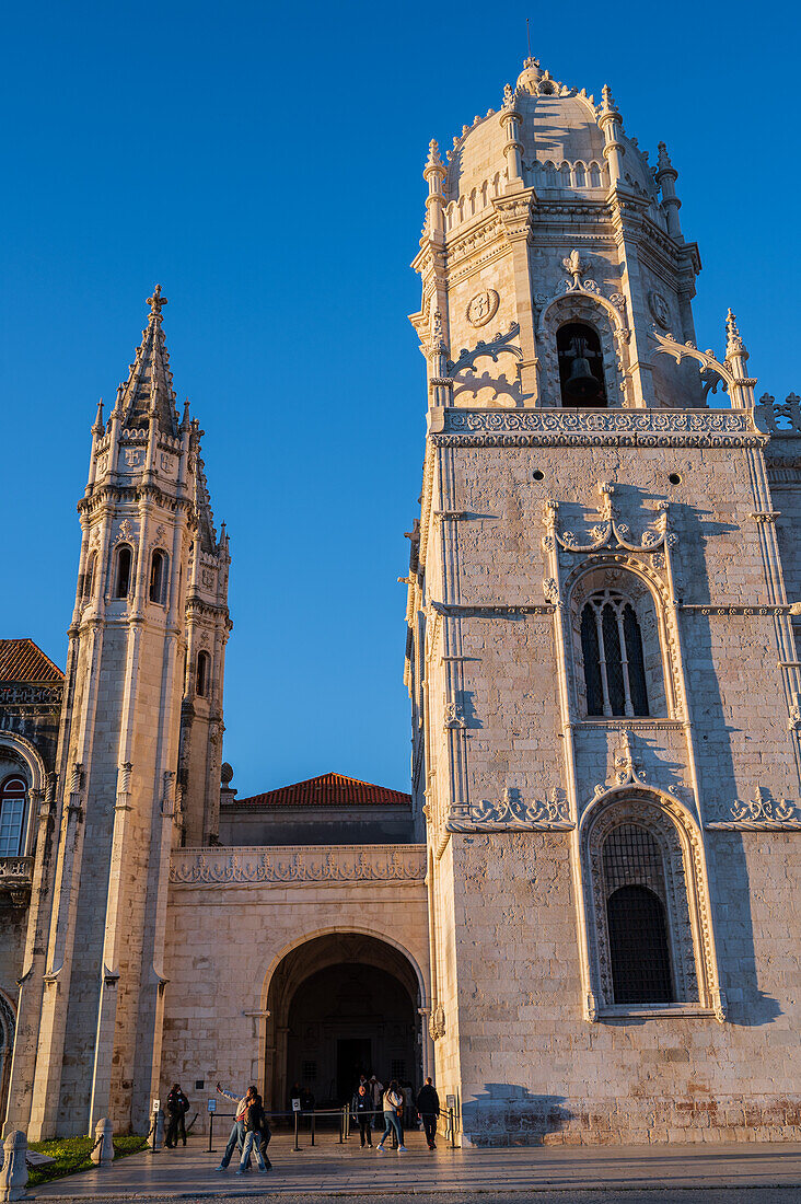 Jeronimos-Kloster oder Hieronymitenkloster bei Sonnenuntergang, Belem, Lissabon, Portugal