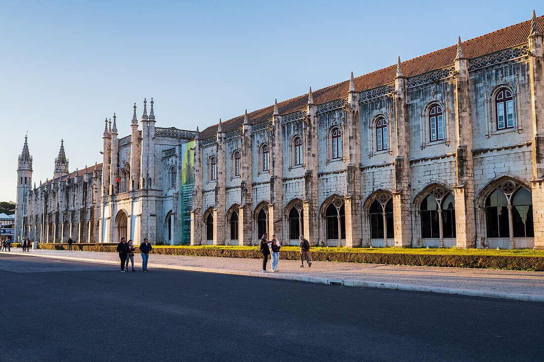 Jeronimos-Kloster oder Hieronymiten-Kloster bei Sonnenuntergang, Belem, Lissabon, Portugal