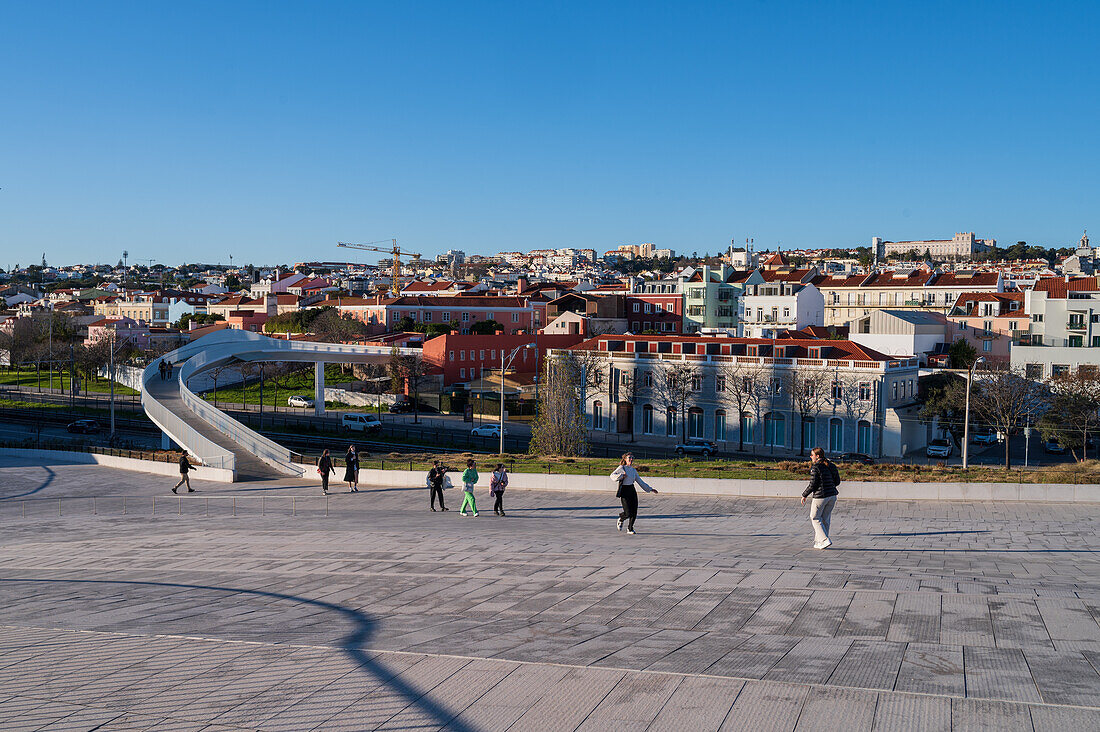 Dach des MAAT (Museum für Kunst, Architektur und Technologie), entworfen von der britischen Architektin Amanda Levete, Belem, Lissabon, Portugal