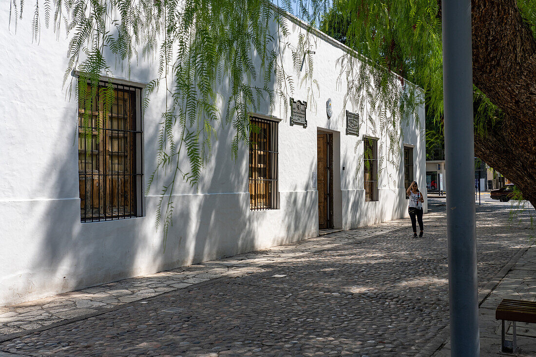 Die Fassade des Museums des Geburtshauses von Domingo F. Sarmiento in San Juan, Argentinien.