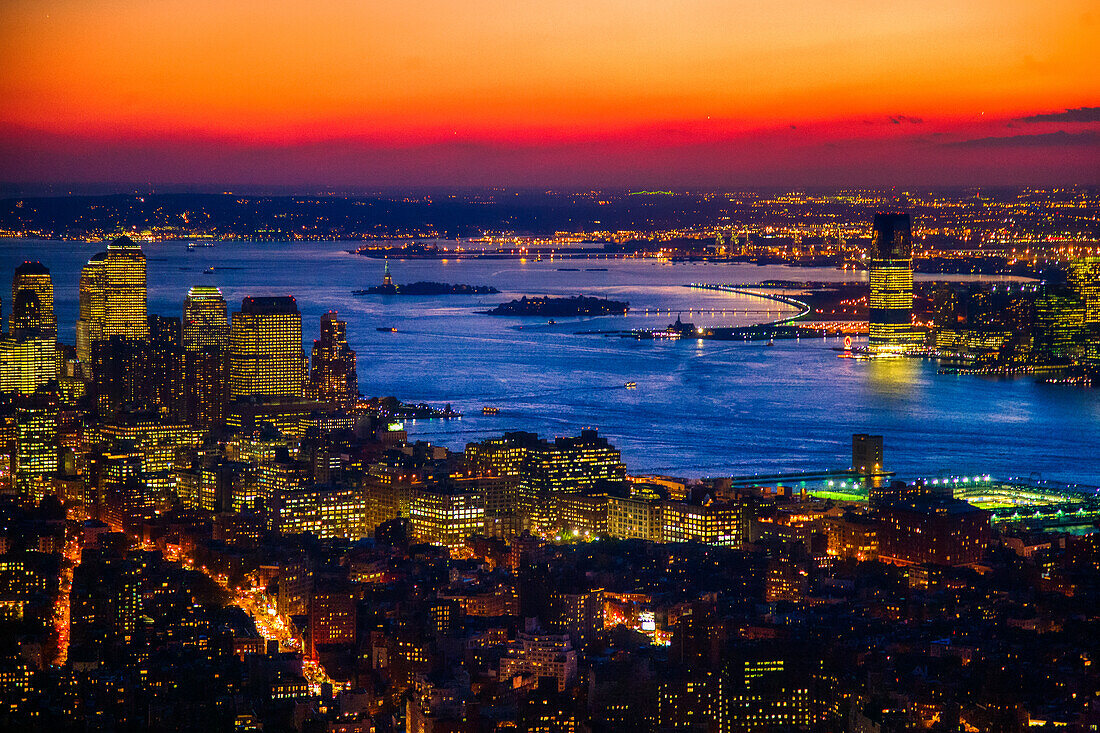 Lower Manhattan und Hudson River vom Empire State Building, NYC, USA