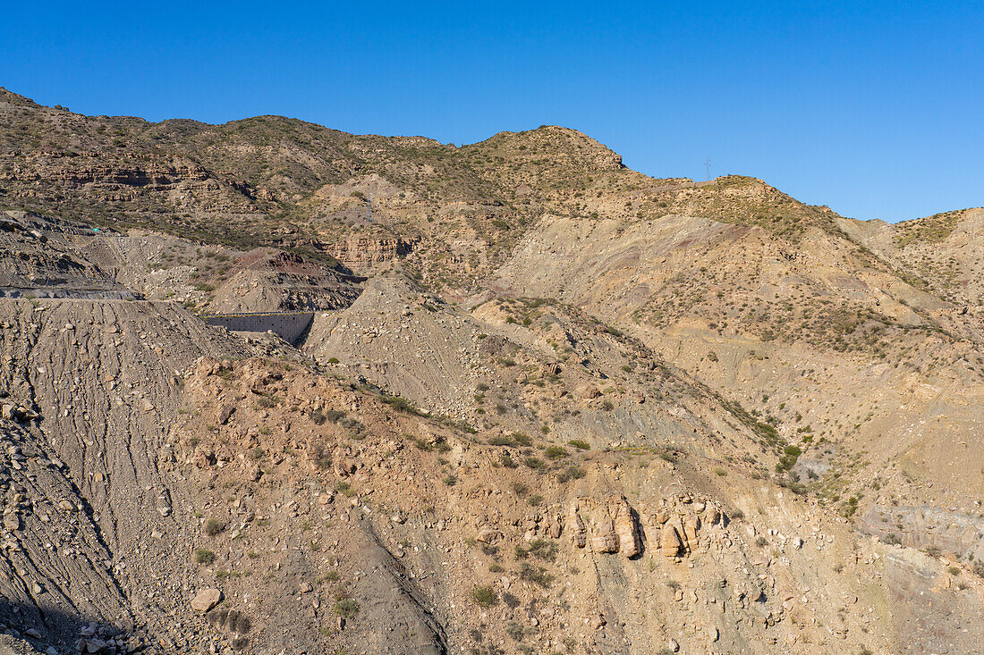 Felsige Canyons entlang der Route 150 durch den Ischigualasto Provincial Park in der Provinz San Juan, Argentinien.