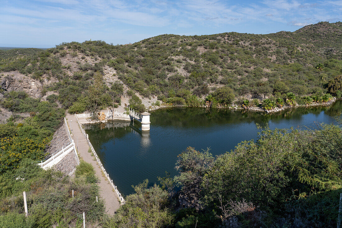 Der Damm für einen Stausee bei Villa San Agustin in der Provinz San Juan, Argentinien.