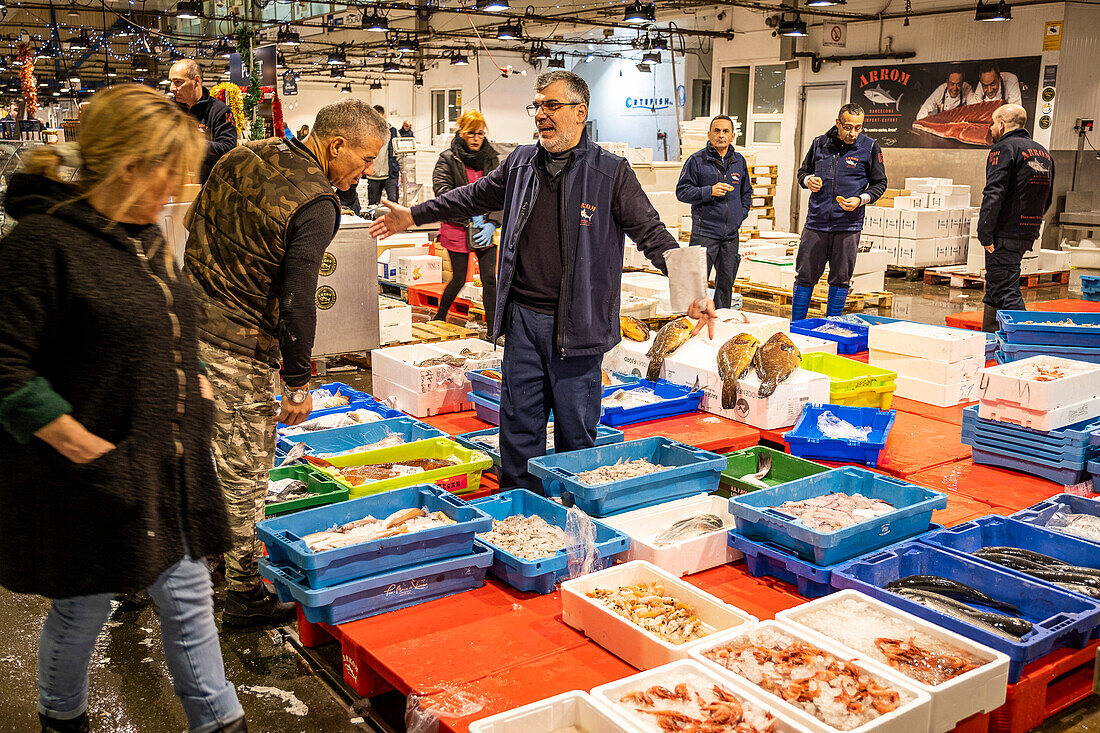 Fisch- und Meeresfrüchteabteilung in Mercabarna. Barcelonas zentrale Märkte. Barcelona. Spanien