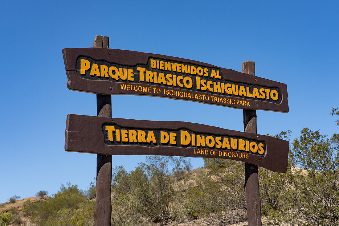 Das Eingangsschild des Ischigualasto Provincial Park in der Provinz San Juan, Argentinien.