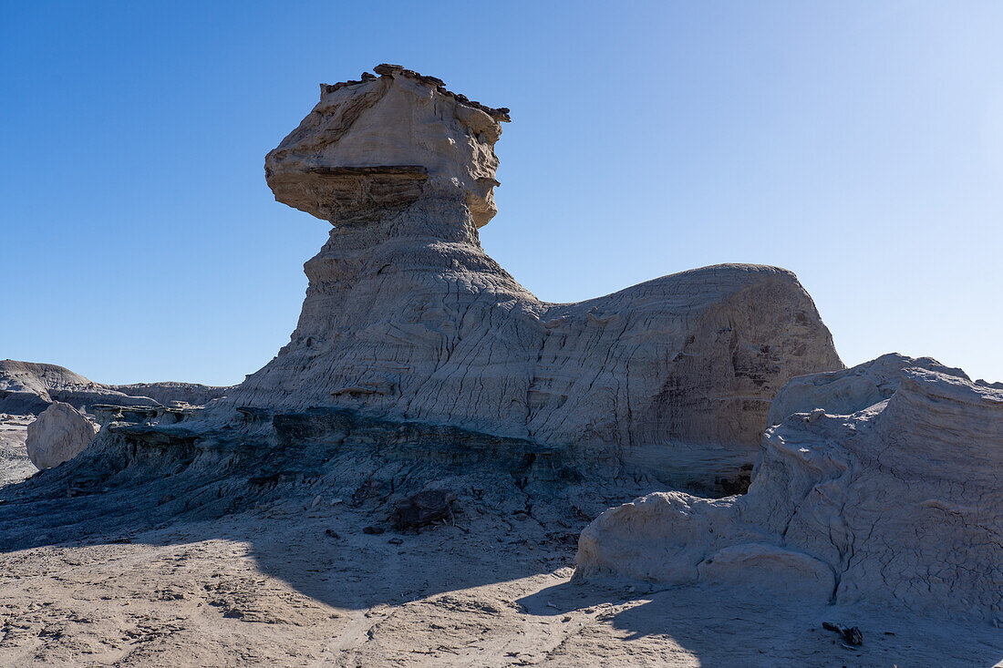 Die Sphinx-Felsformation in der kargen Landschaft des Ischigualasto Provincial Park in der Provinz San Juan, Argentinien.