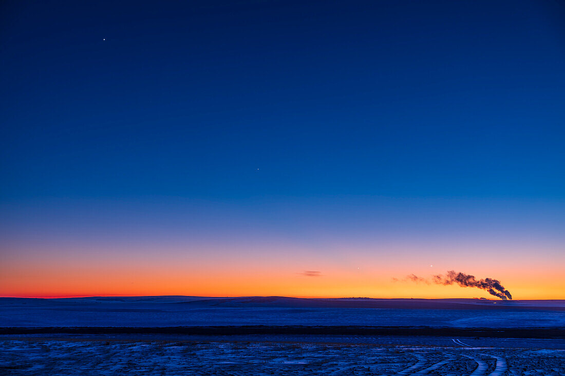 The array of four planets in the evening twilight on New Year's Eve, Dec. 31, 2021, and on a very chilly night with the temperature at -25° C. Thus the steam from the distant power plant.