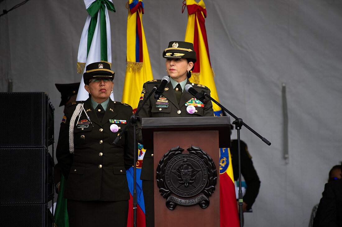 Bogotas Polizeikommandant Brigadegeneral Sandra Patricia Hernandez spricht während der Zeremonie zur Übernahme des Kommandos der kolumbianischen Polizei in Bogota, Kolumbien, am 30. Juni 2023.