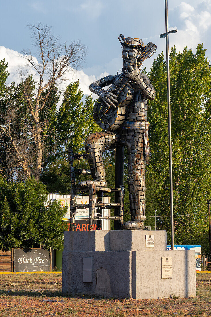 A welded metal sculpture of a tando guitarist in a roundabout on the road into Tunuyan in the Valle de Uco, Argentina.
