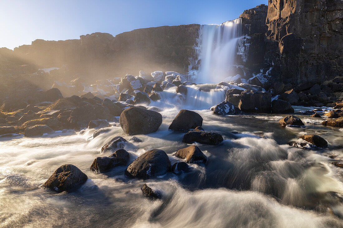 Oxararfoss Wasserfall bei Sonnenuntergang im Frühling, Sudurland, Island, Polarregionen
