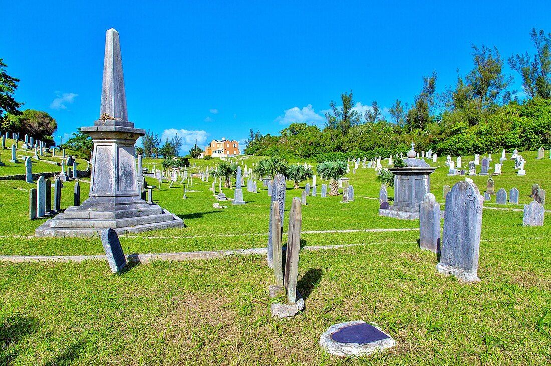 Der Royal Navy Cemetery (The Glade), eröffnet 1812, mit über 1000 Gräbern, darunter 24 aus dem Ersten Weltkrieg und 39 aus dem Zweiten Weltkrieg, verwaltet vom Bermuda National Trust, Sandys Parish, Bermuda, Atlantik, Nordamerika