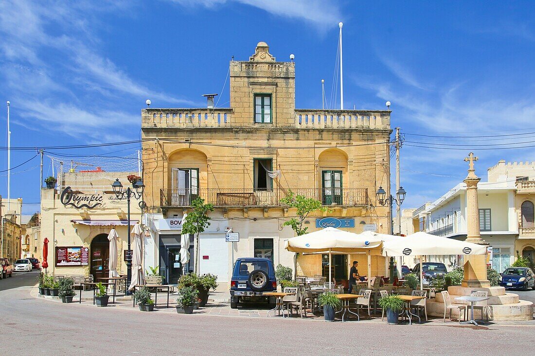 Restaurants auf dem Hauptplatz, Xaghra, Gozo, Malta, Mittelmeer, Europa