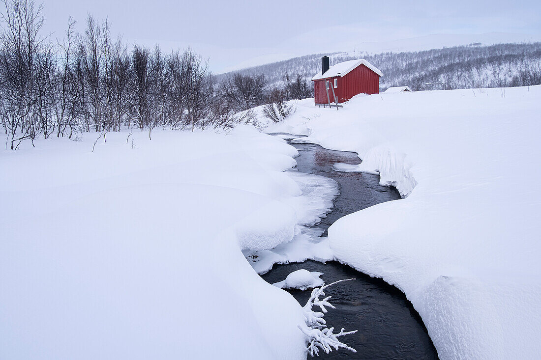 Traditional Sami Cabin (Hytte) in winter, near Lake Eoalbmejavri, Finnmark Plateau, Troms og Finnmark, Norway, Scandinavia, Europe