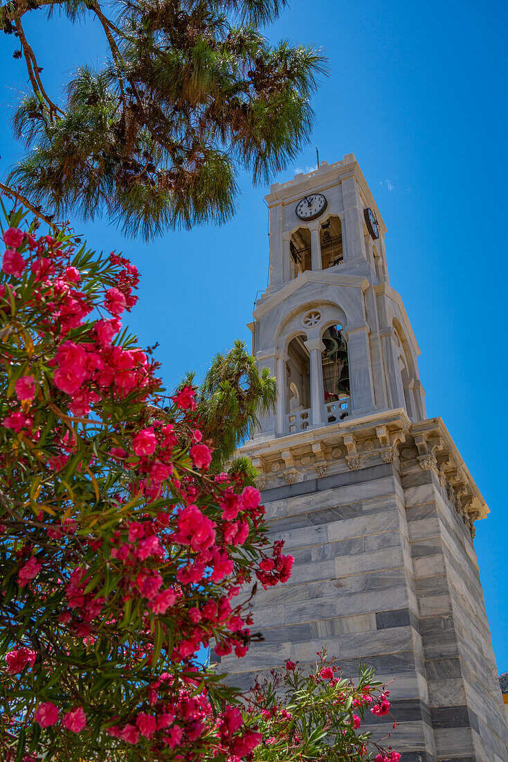 Blick auf den Glockenturm der Kathedrale von Kalimnos, Kalimnos, Dodekanes, Griechische Inseln, Griechenland, Europa