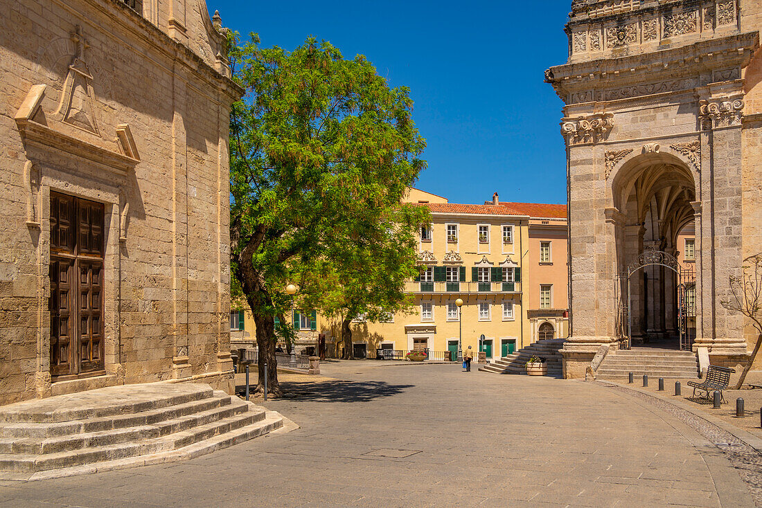 Blick auf die Kathedrale di San Nicola (Duomo) auf der Piazza Duomo in Sassari, Sassari, Sardinien, Italien, Mittelmeer, Europa