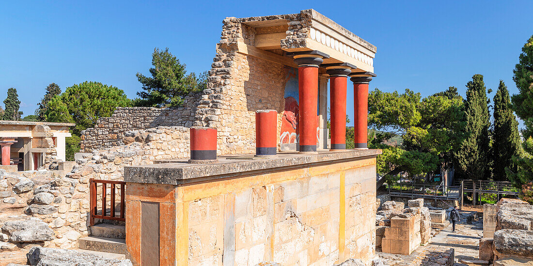 Palast des Minos, restaurierter Nordeingang, antike Stadt Knossos, Iraklion, Kreta, Griechische Inseln, Griechenland, Europa