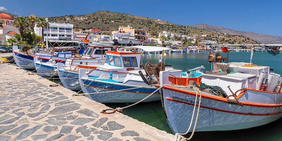Fischerboote im Hafen von Elounda, Mirabello-Golf, Lasithi, Kreta, Griechische Inseln, Griechenland, Europa