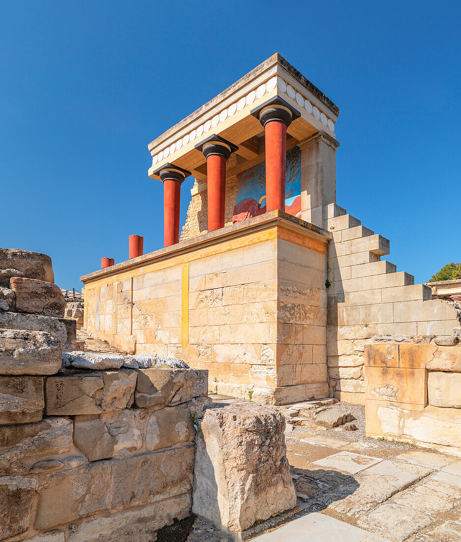 Palast des Minos, restaurierter Nordeingang, antike Stadt Knossos, Iraklion, Kreta, Griechische Inseln, Griechenland, Europa