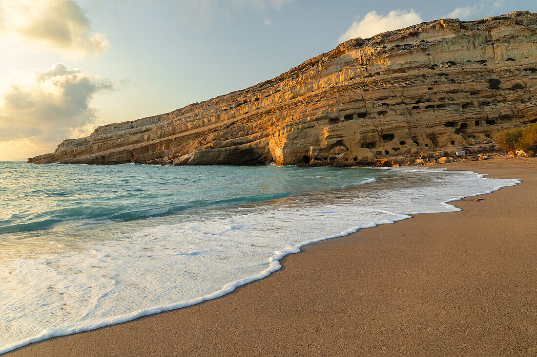 Bucht und Strand von Matala, Iraklion, Kreta, Griechische Inseln, Griechenland, Europa