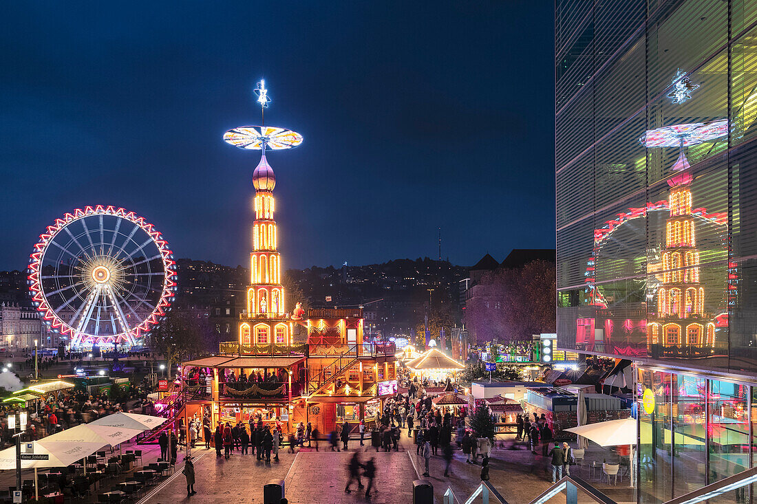 Weihnachtsmarkt am Schlossplatz, Stuttgart, Baden- Wurttemberg, Germany, Europe