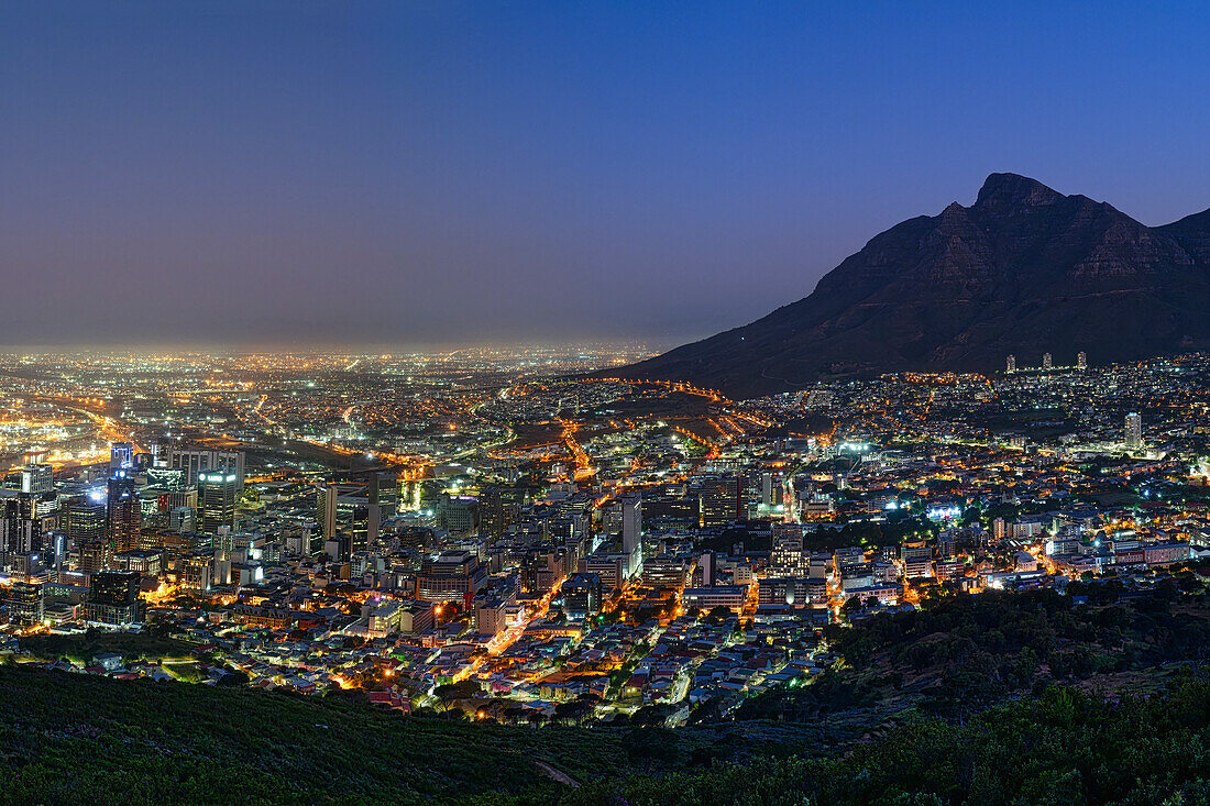 Sonnenuntergang über der Stadt Kapstadt, Südafrika, Afrika