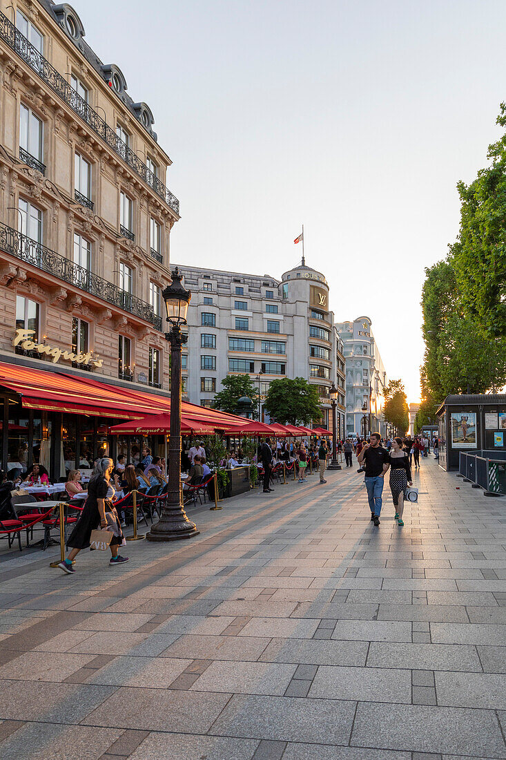Die Avenue des Champs-Elysees, Paris, Frankreich, Europa