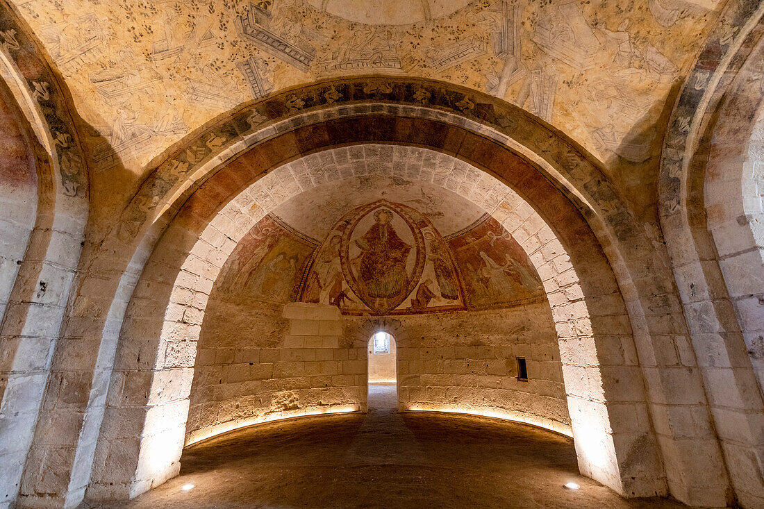 Die Krypta in der Kirche Saint-Aignan, Saint-Aignan, Loiretal, Frankreich, Europa