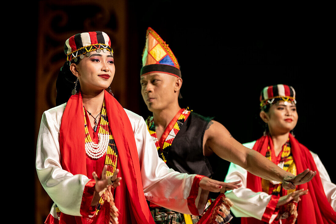 Tanzaufführung, Sarawak Cultural Village, Santubong, Sarawak, Borneo, Malaysia, Südostasien, Asien