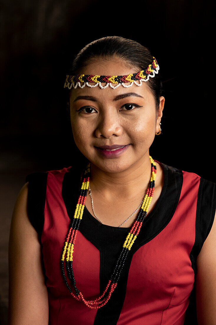 Portrait von Stephanie, Sarawak Cultural Village, Santubong, Sarawak, Borneo, Malaysia, Südostasien, Asien