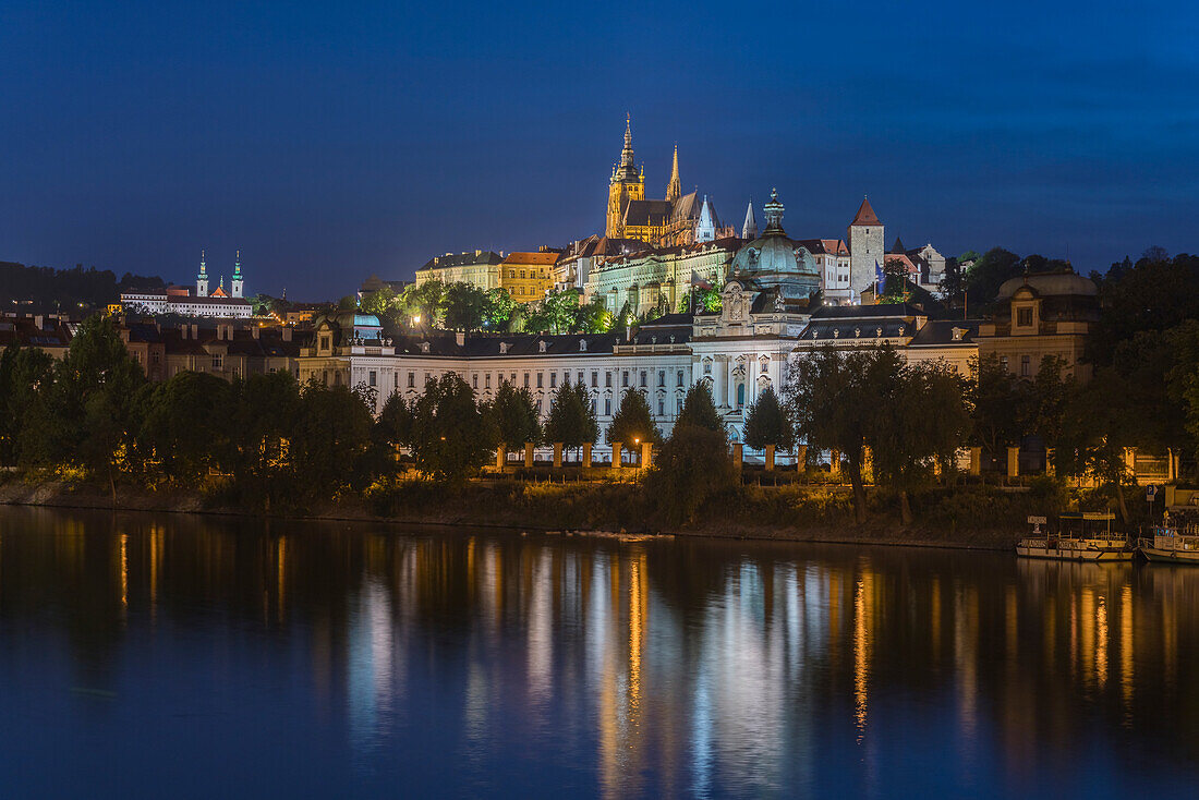 Prague Castle at night, UNESCO World Heritage Site, Prague, Bohemia, Czech Republic (Czechia), Europe