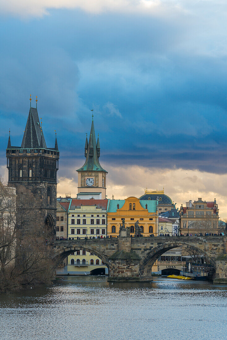 Charles Bridge and Old Town Bridge Tower, UNESCO World Heritage Site, Prague, Bohemia, Czech Republic (Czechia), Europe