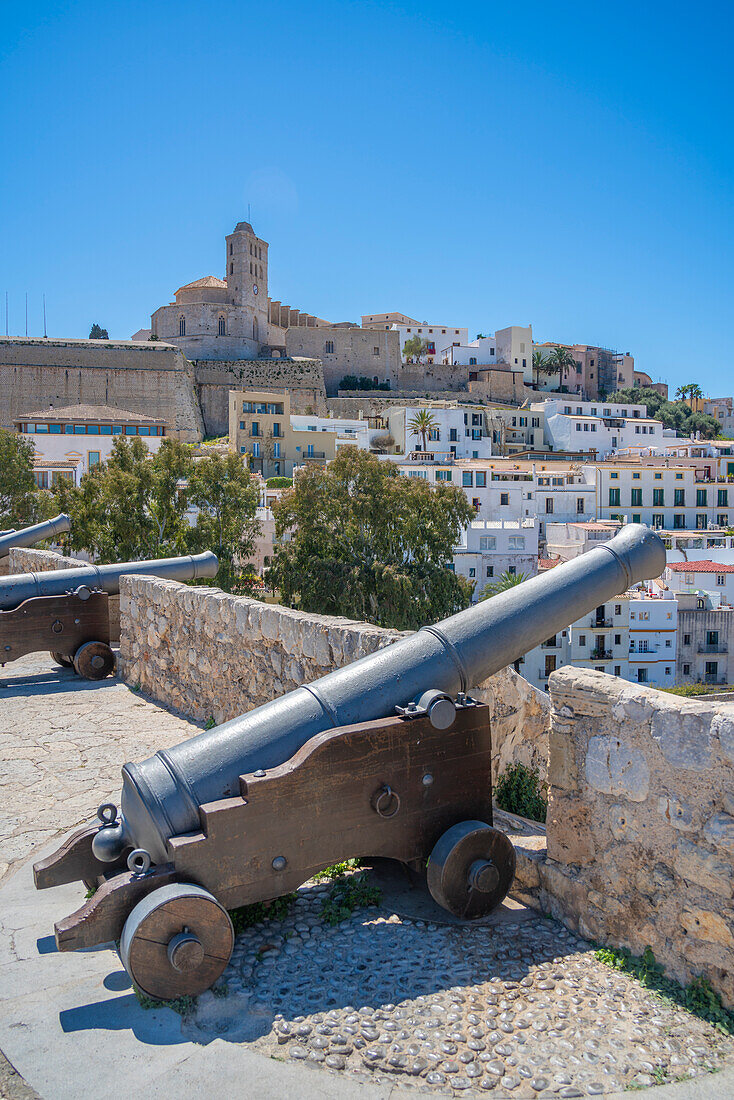 View of cannons, Dalt Vila and Cathedral, UNESCO World Heritage Site, Ibiza Town, Eivissa, Balearic Islands, Spain, Mediterranean, Europe