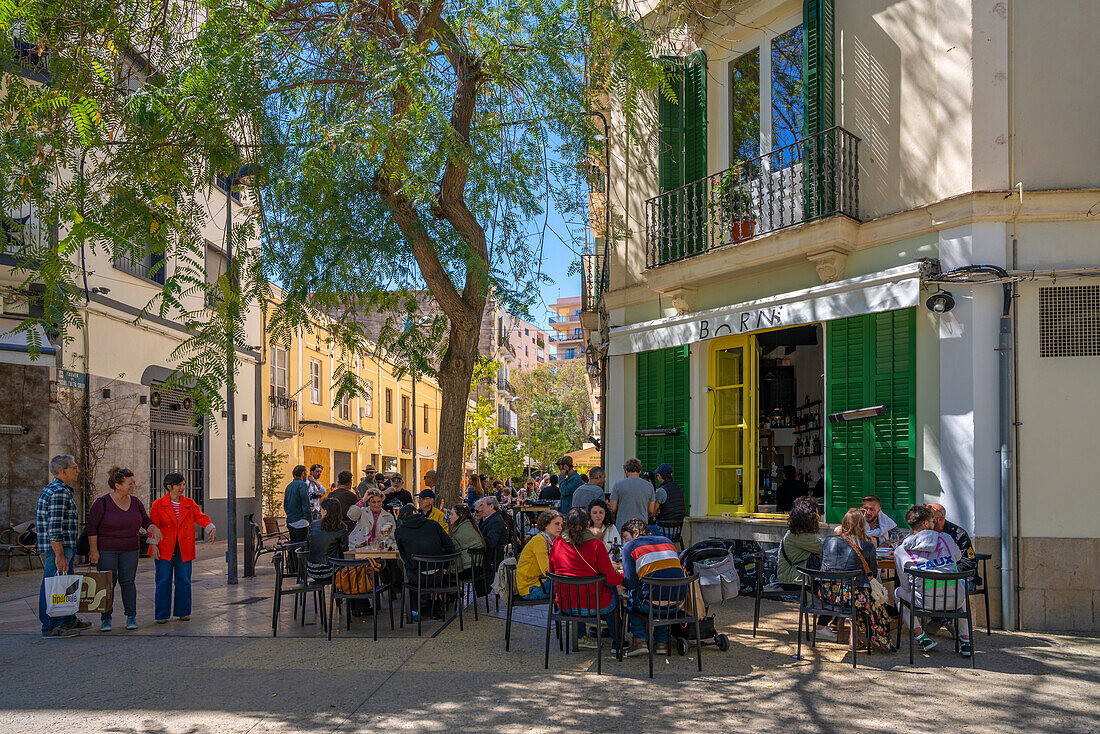 Blick auf Bar und Restaurant im Stadtteil Dalt Vila, Ibiza-Stadt, Eivissa, Balearen, Spanien, Mittelmeer, Europa
