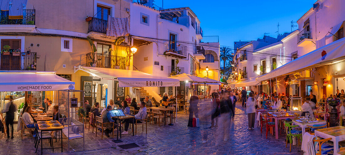 View of restaurants and bars in Dalt Vila at dusk, UNESCO World Heritage Site, Ibiza Town, Eivissa, Balearic Islands, Spain, Mediterranean, Europe