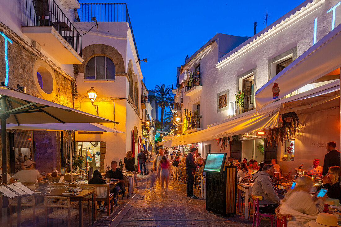 View of restaurants and bars in Dalt Vila at dusk, UNESCO World Heritage Site, Ibiza Town, Eivissa, Balearic Islands, Spain, Mediterranean, Europe