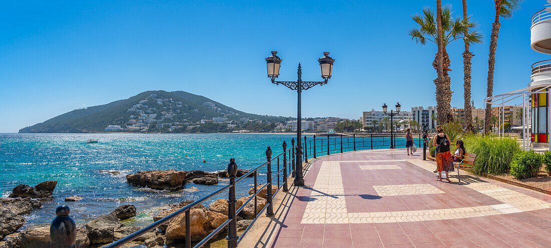 Blick auf die Promenade, Santa Eularia des Riu, Ibiza, Balearen, Spanien, Mittelmeer, Europa