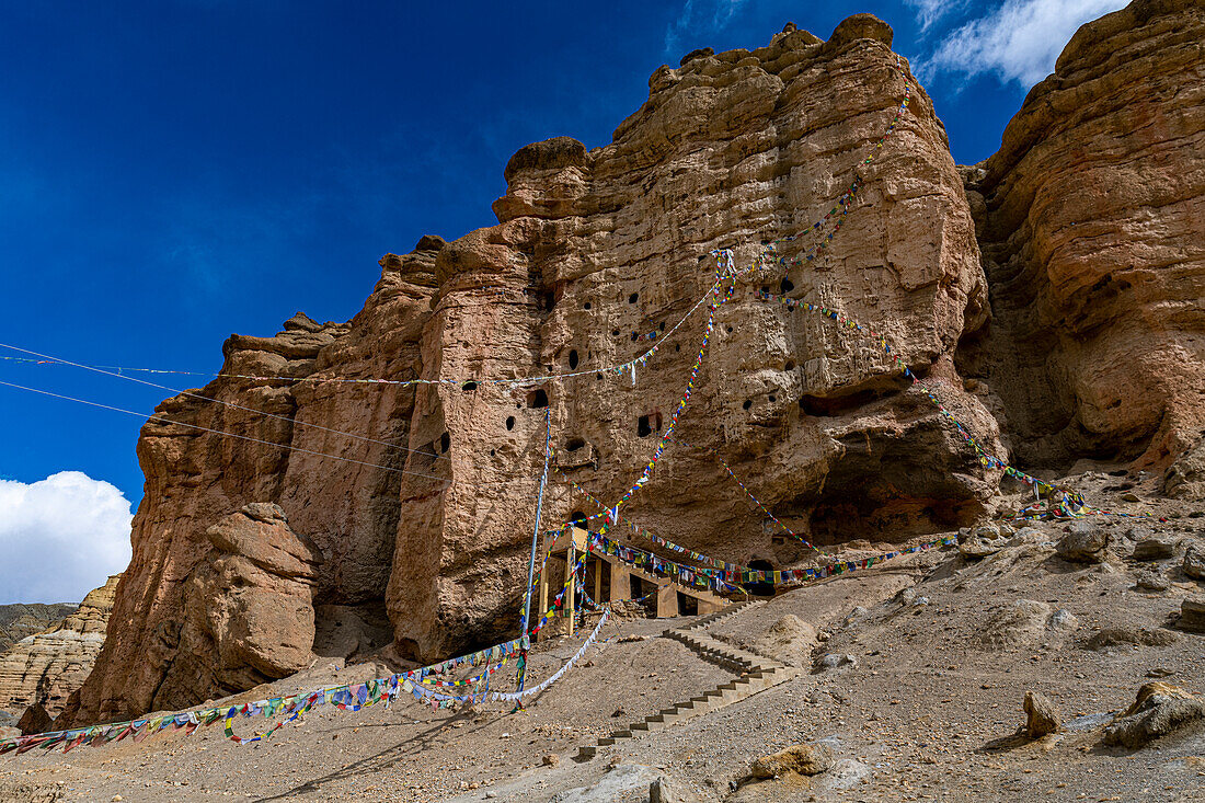 Cave dwellings, Garphu, Kingdom of Mustang, Himalayas, Nepal, Asia