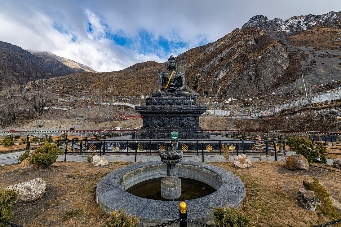 Buddhist stupa in Muktinath valley, Kingdom of Mustang, Himalayas, Nepal, Asia
