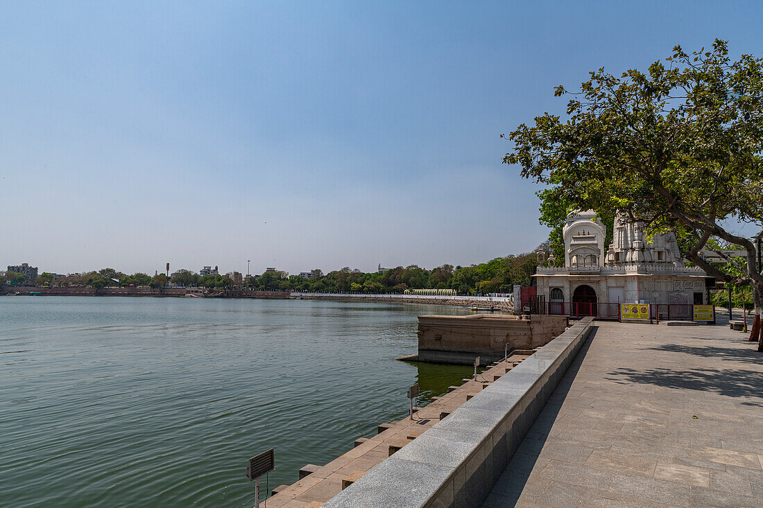 Kankaria Lake, Ahmedabad, Gujarat, … – License image – 13902823 lookphotos