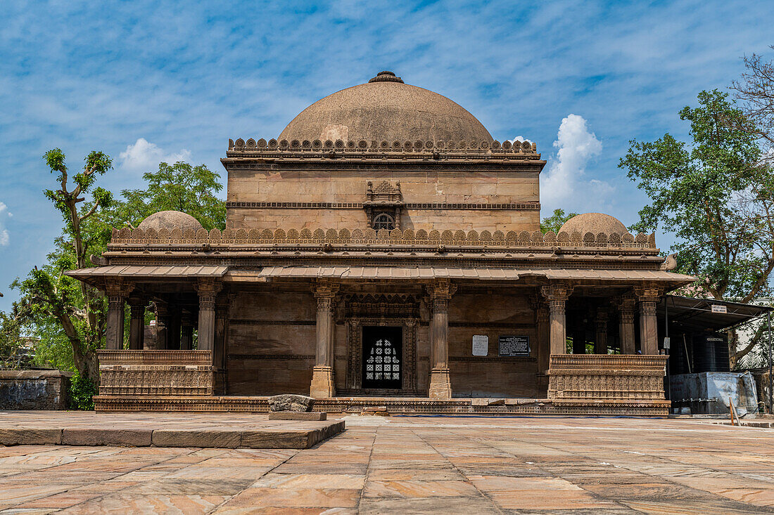 Dai Halima Sultani Mosque, Ahmedabad, Gujarat, India, Asia
