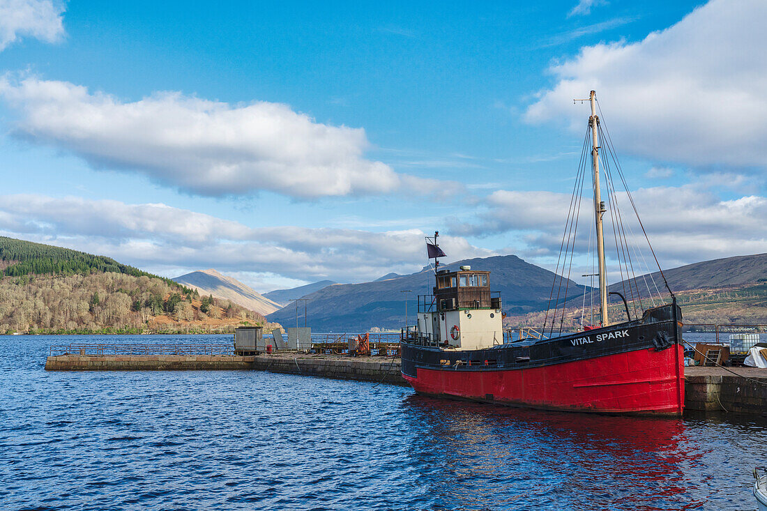 Die Vital Spark vor Anker in Inverary, Loch Fyne, Argyll und Bute, Schottland, Vereinigtes Königreich, Europa