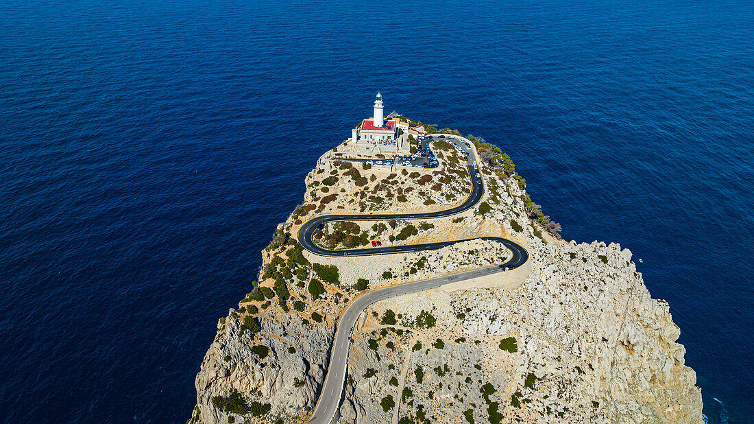 Luftaufnahme des Leuchtturms von Formentor, Mallorca, Balearen, Spanien, Mittelmeer, Europa