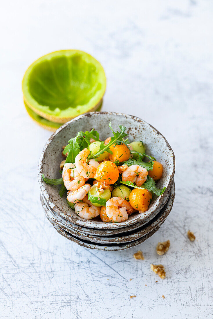 Krabbensalat mit Melonen, Rucola und Walnüssen