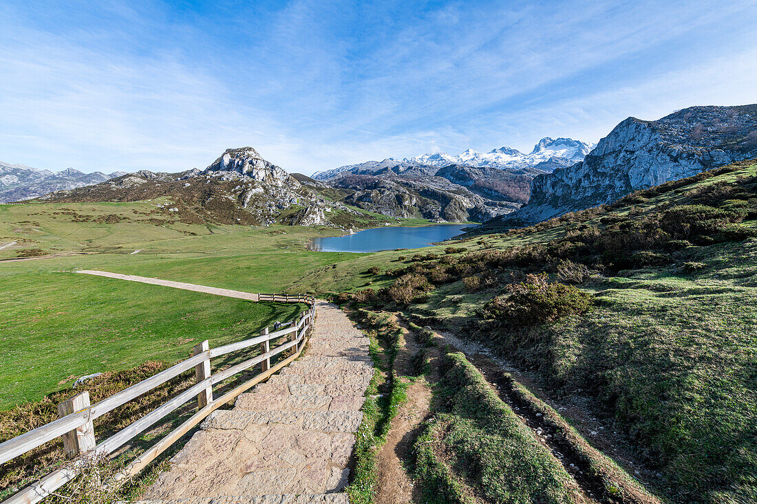 Wanderweg zum Covadonga-See, Nationalpark Picos de Europa, Asturien, Spanien, Europa