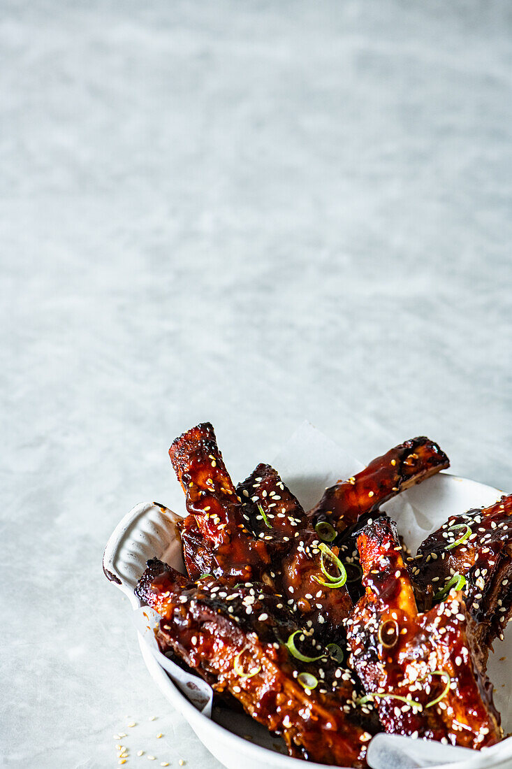 Marinated spare ribs with sesame seeds